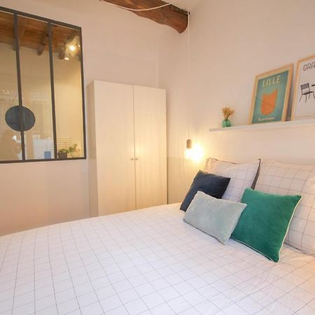 In The Heart Of Old Lille: Rue De La Monnaie Apartment Luaran gambar