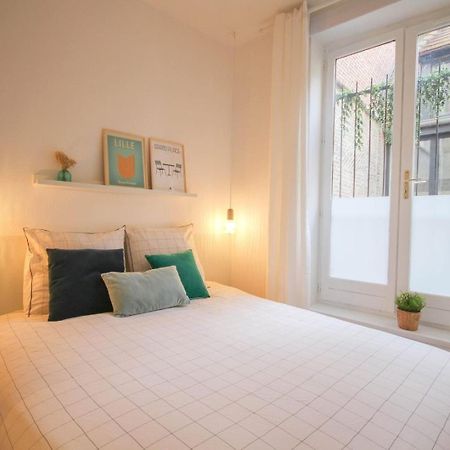 In The Heart Of Old Lille: Rue De La Monnaie Apartment Luaran gambar