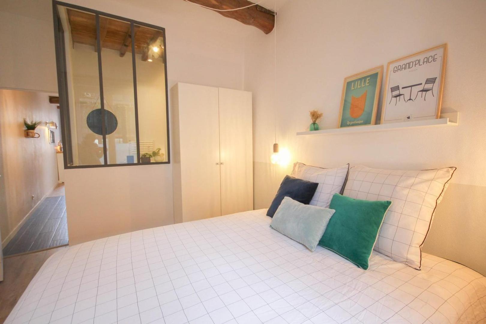 In The Heart Of Old Lille: Rue De La Monnaie Apartment Luaran gambar
