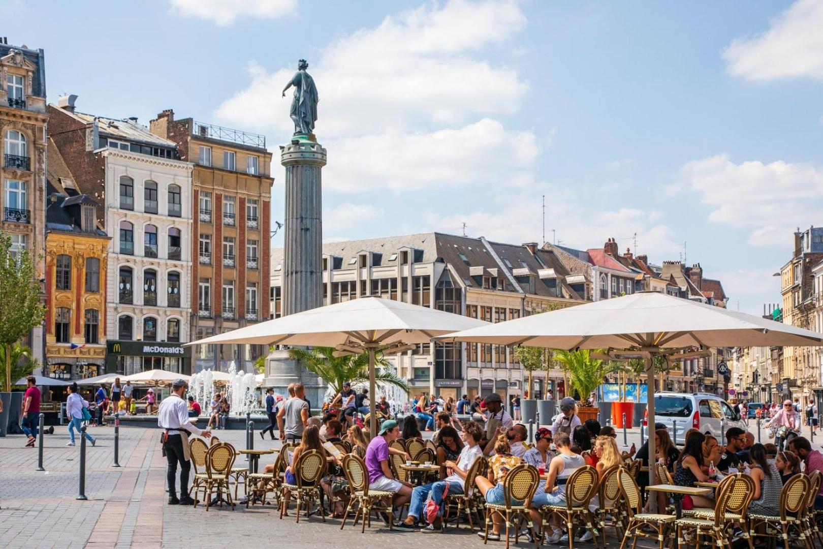 In The Heart Of Old Lille: Rue De La Monnaie Apartment Luaran gambar